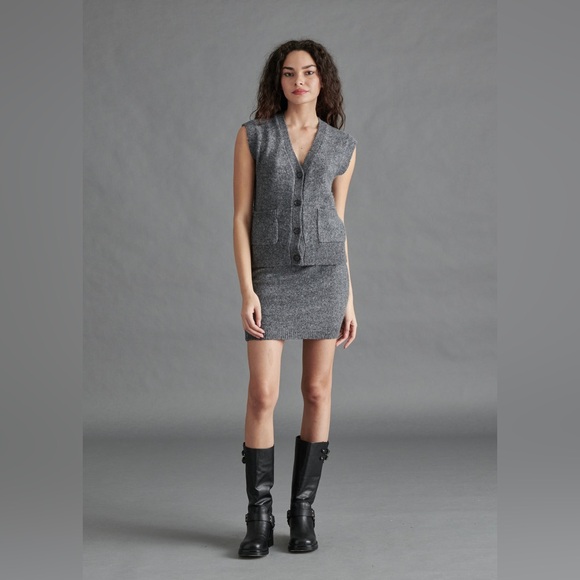 Steve Madden Dresses & Skirts - Steve Madden Charcoal Gray Knit Vest & Skirt Set | Size M |